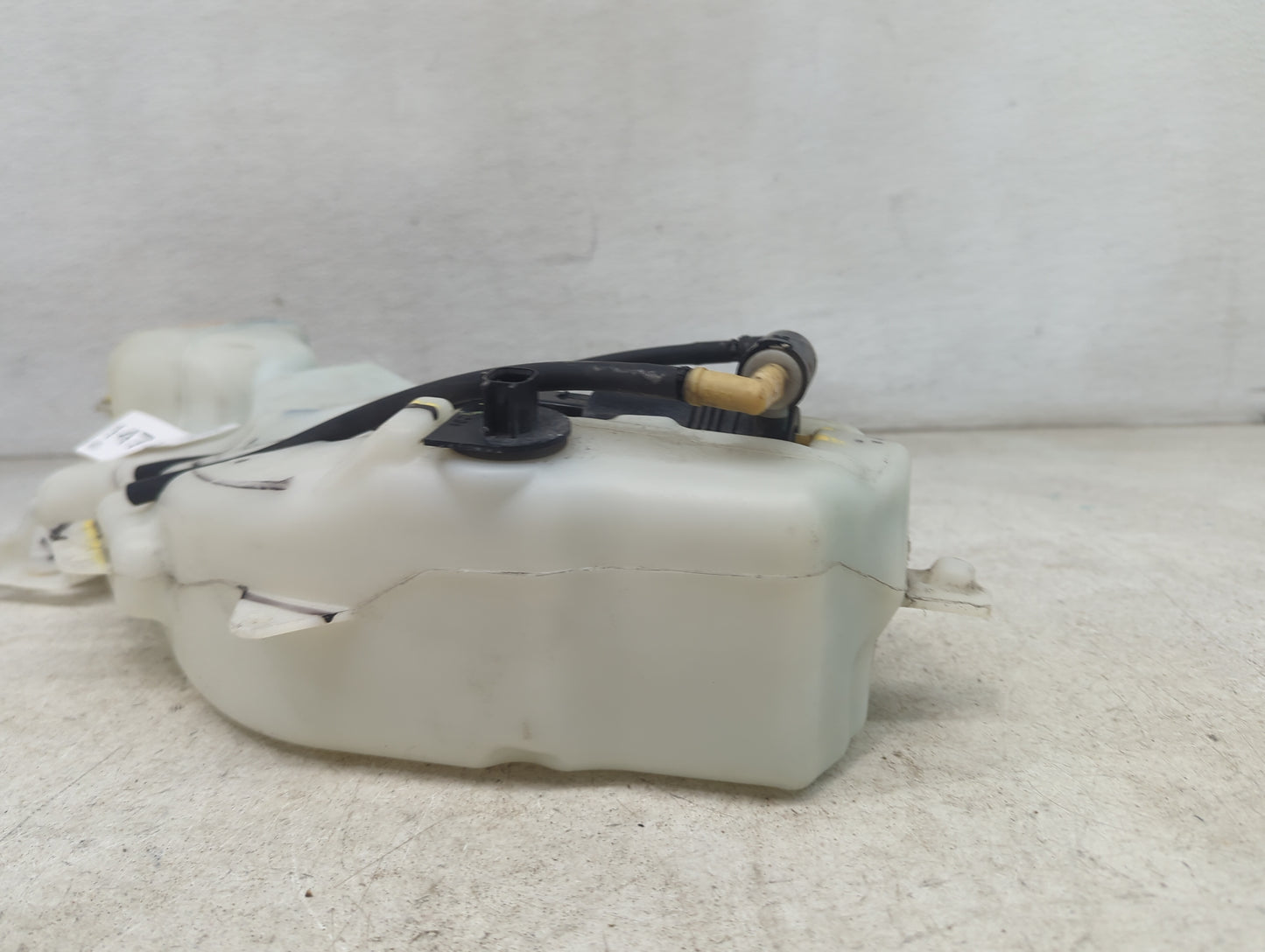 2013 Dodge Journey Windshield Washer Fluid Reservoir Bottle Oem 1474002 - Oemusedautoparts1.com