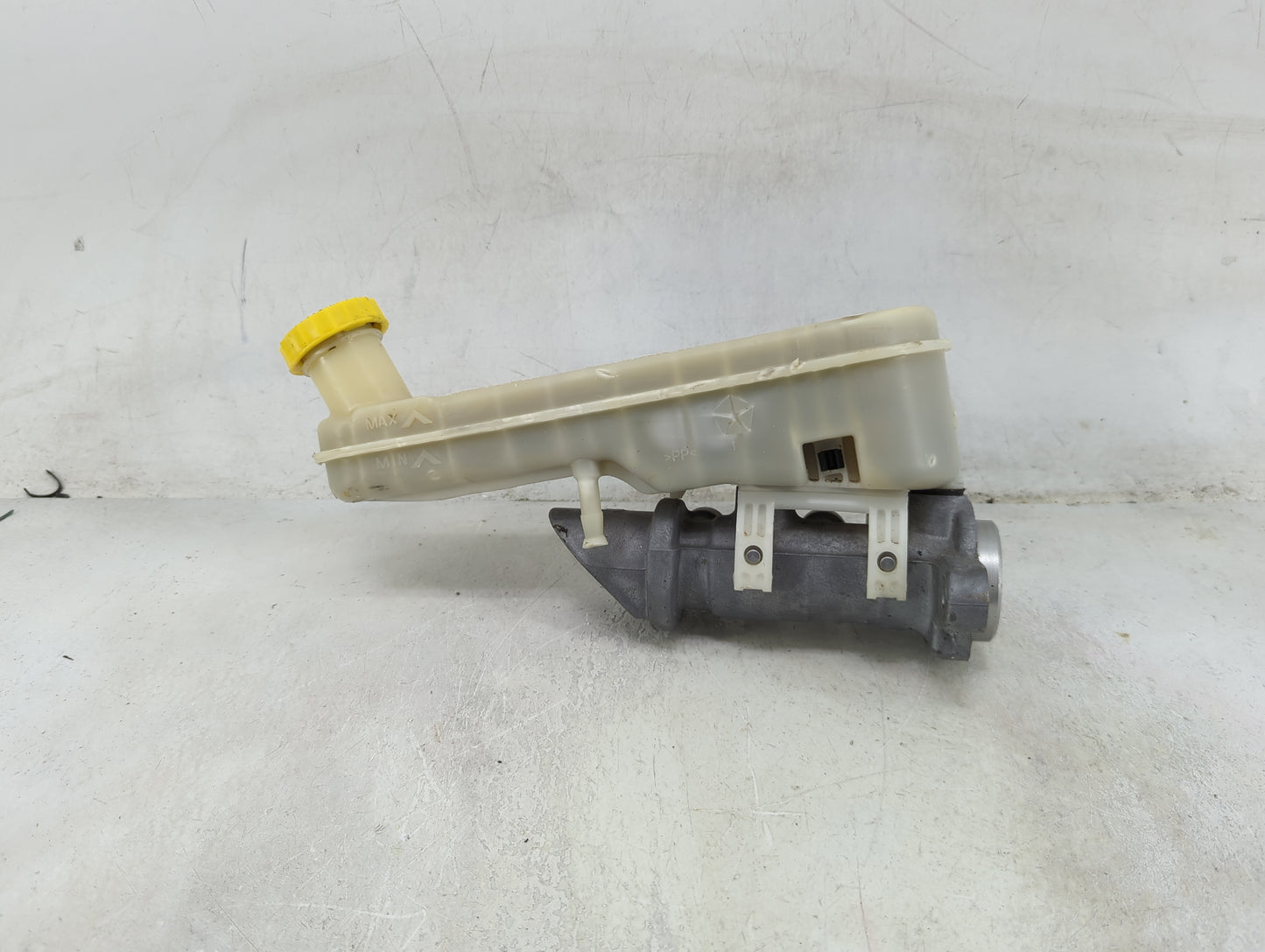 2013 Dodge Journey Brake Master Cylinder 1490138 - Oemusedautoparts1.com