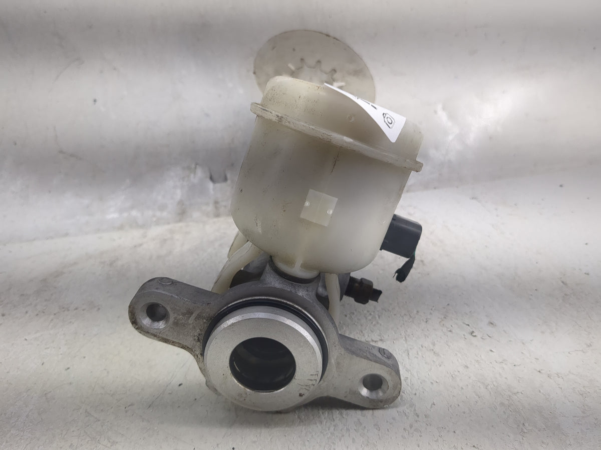 2013 Dodge Journey Brake Master Cylinder 1498344 - Oemusedautoparts1.com