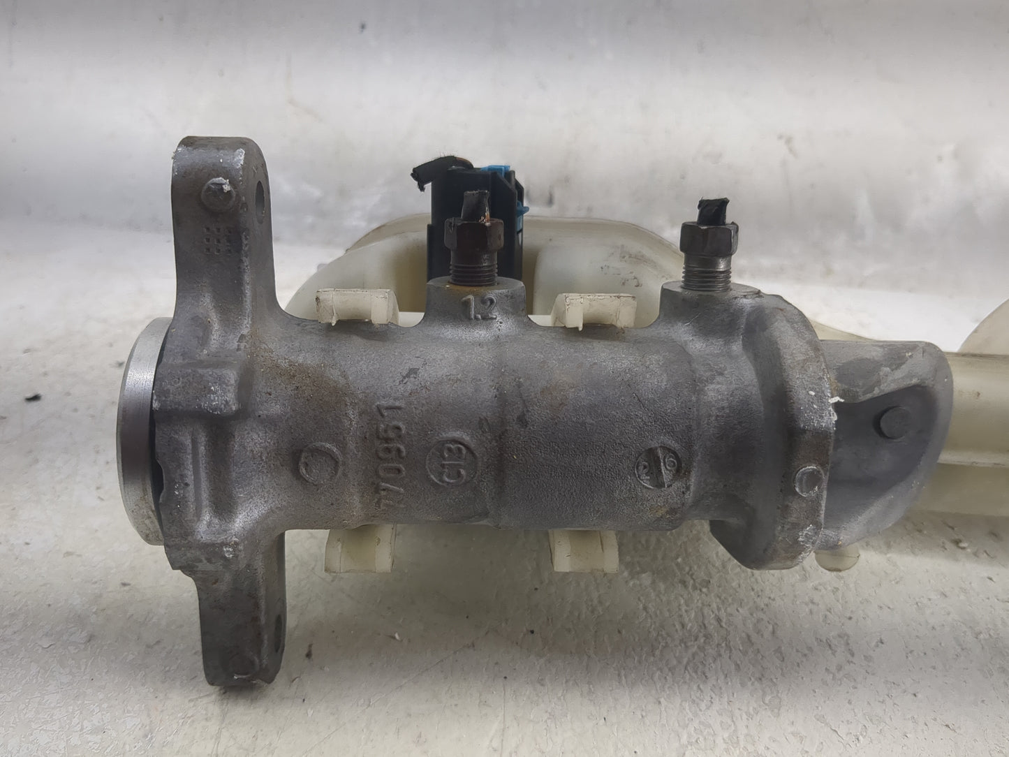 2013 Dodge Journey Brake Master Cylinder 1498344 - Oemusedautoparts1.com