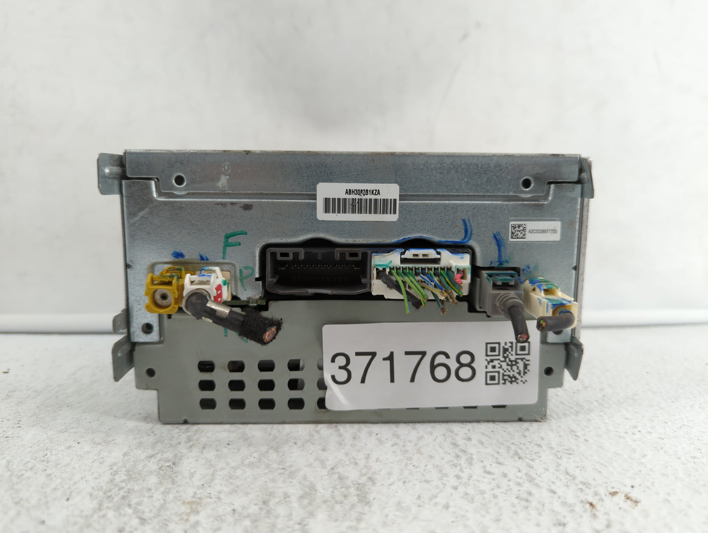 2013-2013 Dodge Journey Am Fm Cd Player Radio Receiver - Oemusedautoparts1.com