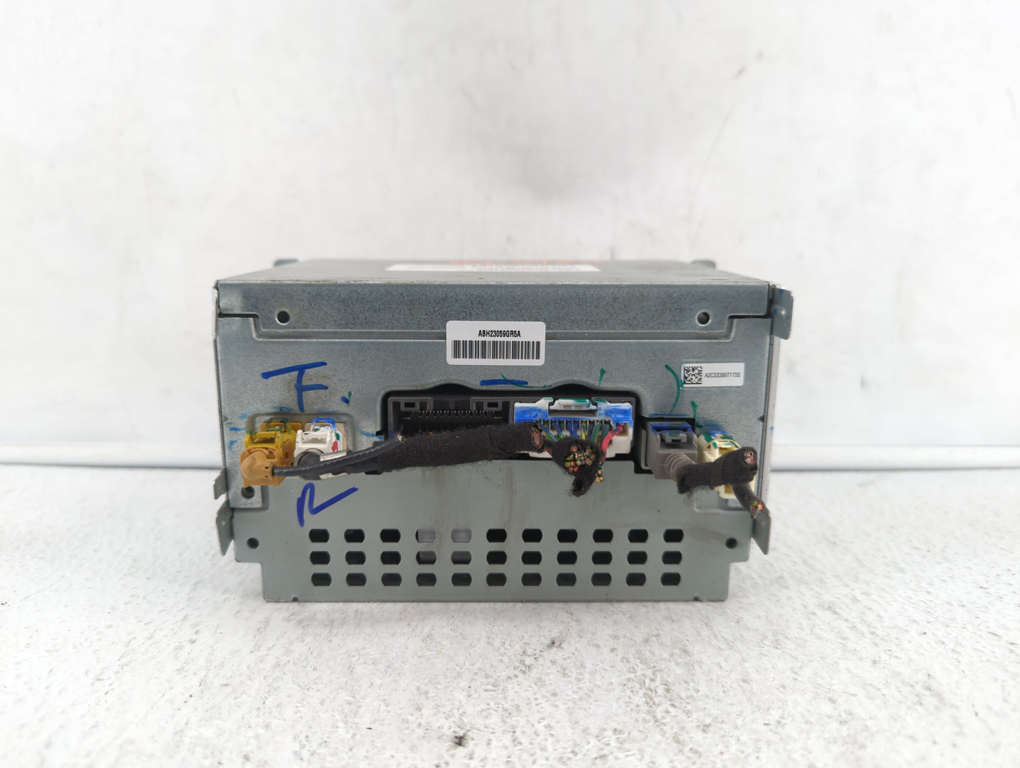 2013-2013 Dodge Journey Am Fm Cd Player Radio Receiver - Oemusedautoparts1.com