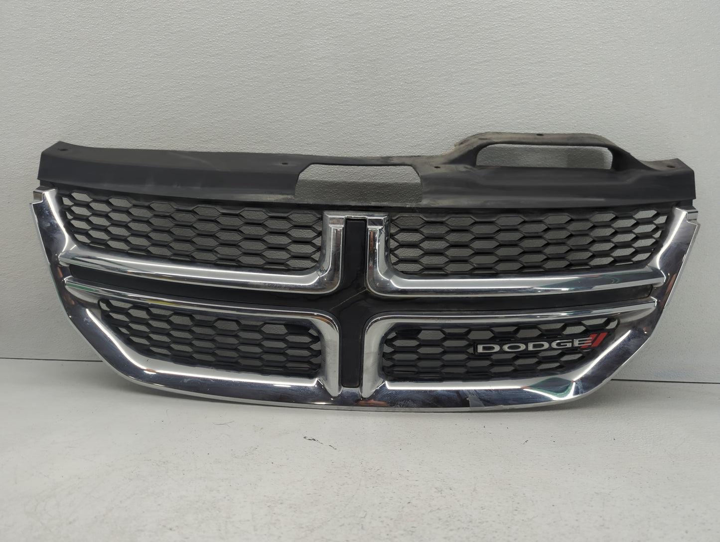 2013 Dodge Journey Front Grille Bumper Not Included - Oemusedautoparts1.com