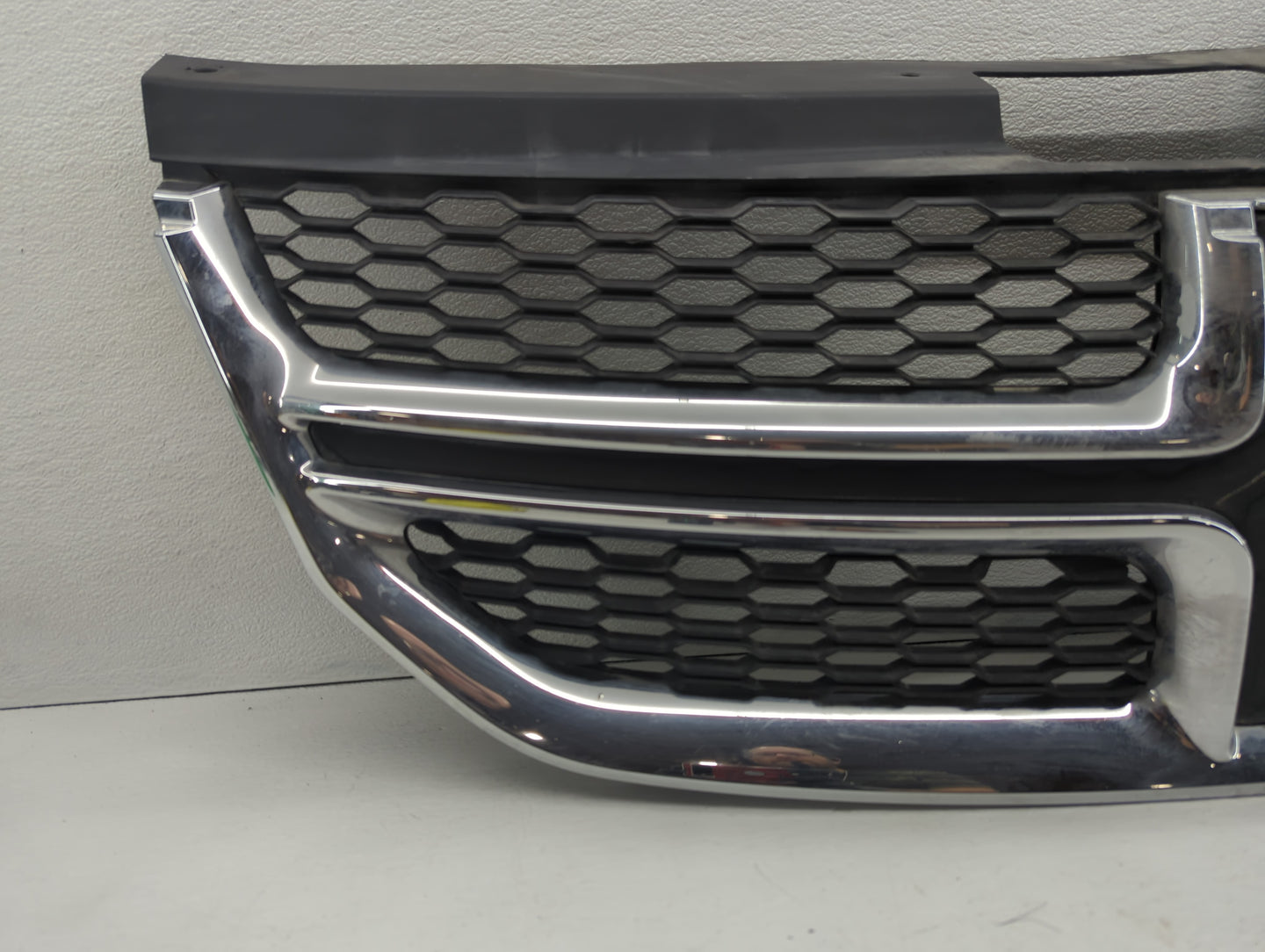 2013 Dodge Journey Front Grille Bumper Not Included - Oemusedautoparts1.com