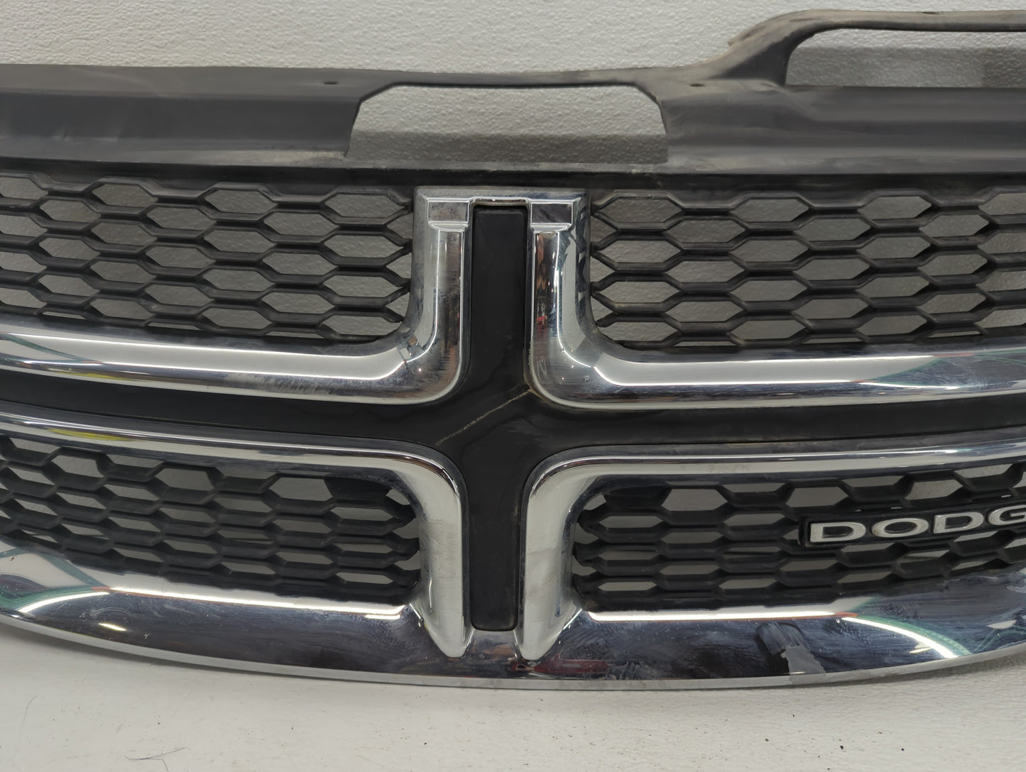 2013 Dodge Journey Front Grille Bumper Not Included - Oemusedautoparts1.com