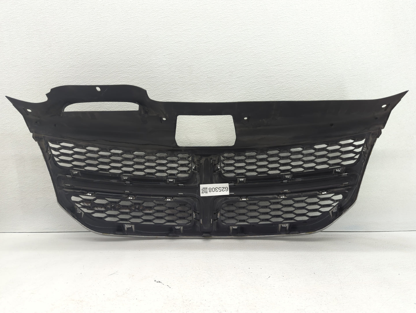 2013 Dodge Journey Front Grille Bumper Not Included - Oemusedautoparts1.com