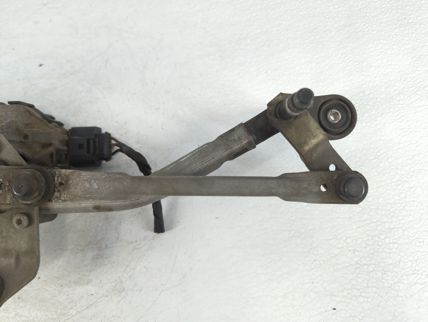 2013 Dodge Journey Front Windshield Wiper Motor Fits OEM Used Auto Parts - Oemusedautoparts1.com