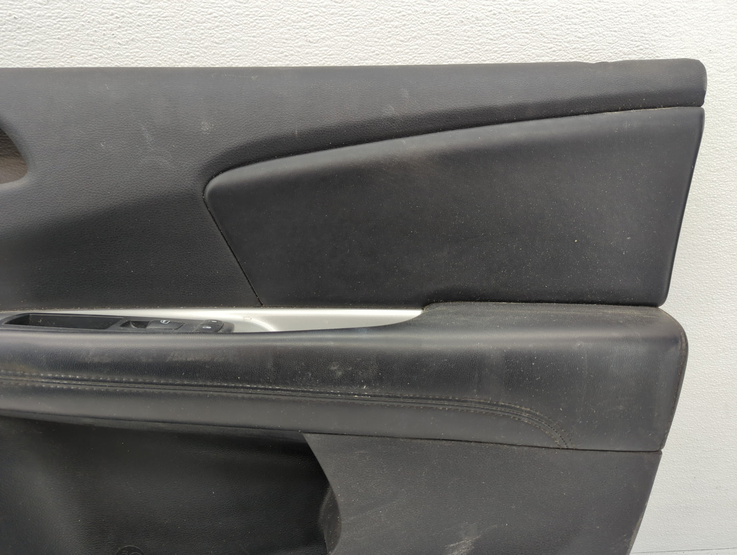 2013 Dodge Journey Front Right Passenger Interior Door Panel Trim - Oemusedautoparts1.com