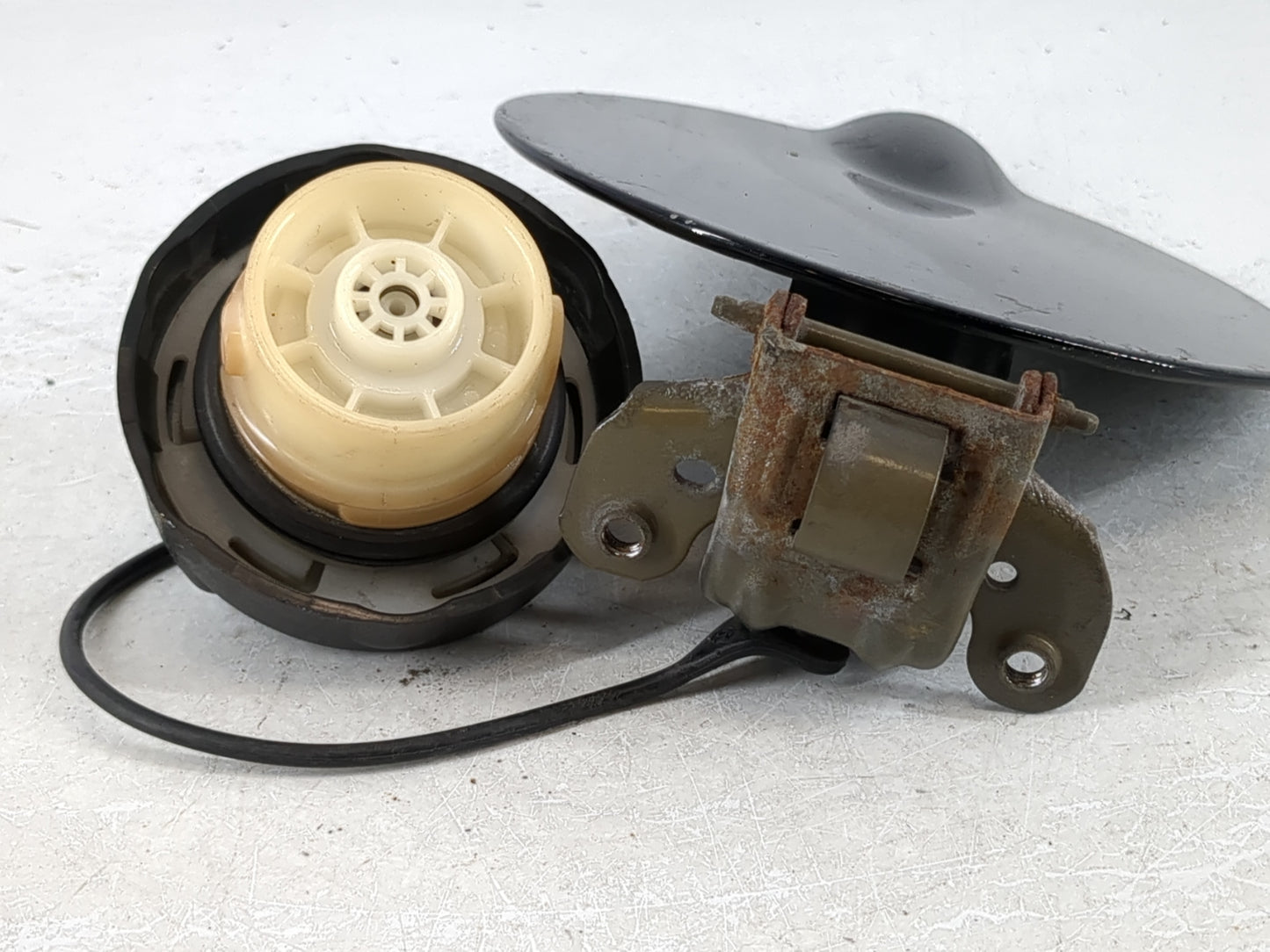 2013 Dodge Journey Fuel Tank Door Lid Gas Tank - Oemusedautoparts1.com