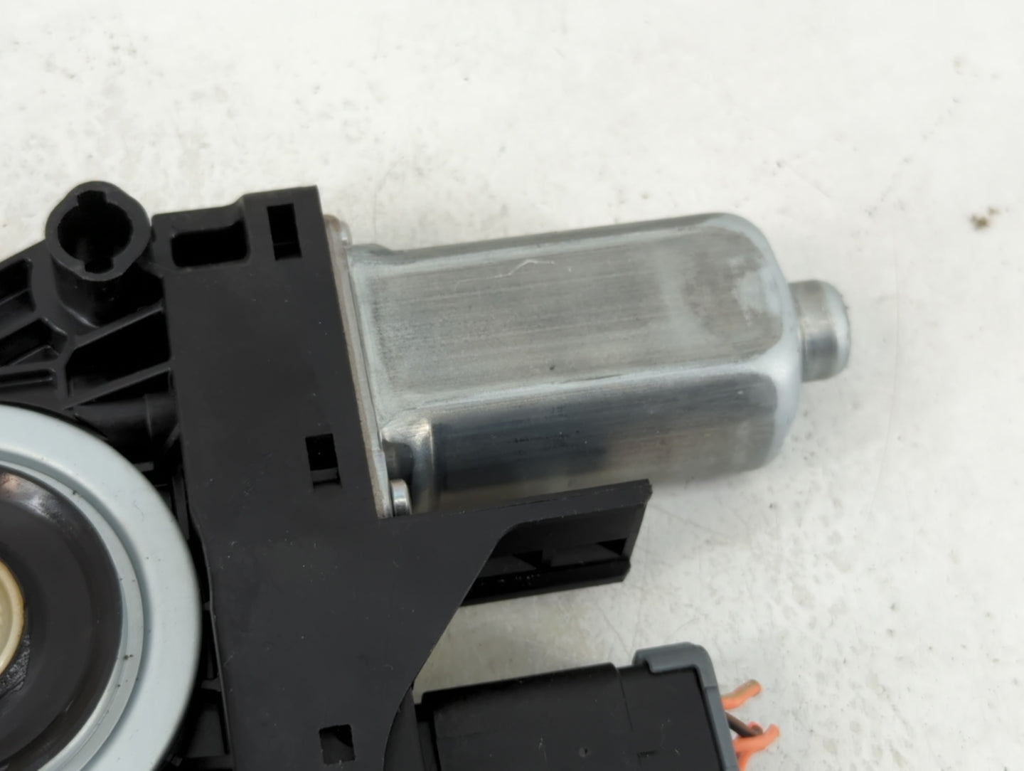 2013 Dodge Journey Driver Front Left Power Window Motor - Oemusedautoparts1.com