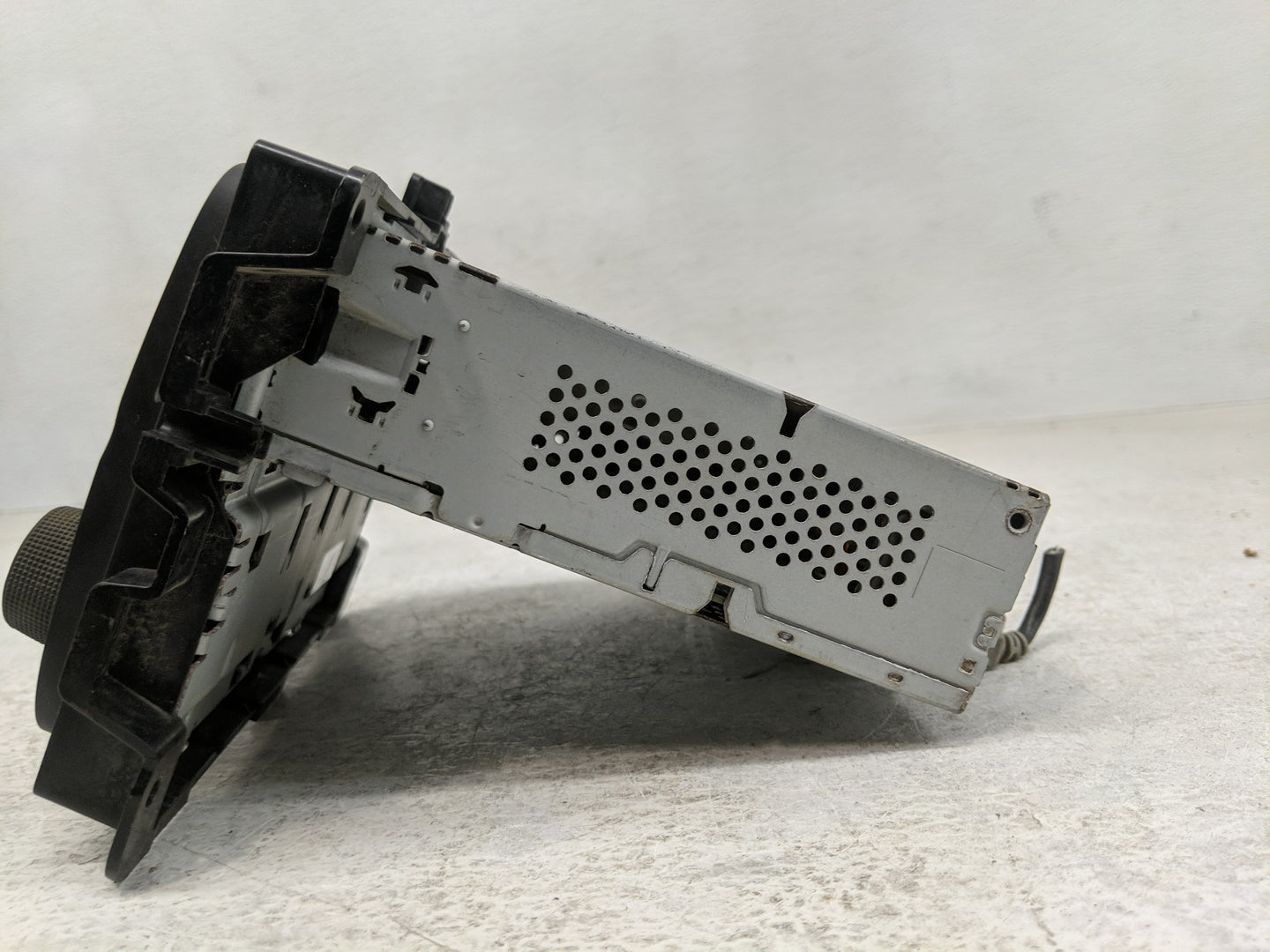 2013 Dodge Ram 1500 Radio AM FM Cd Player Receiver Replacement P/N:P68137114AE Fits OEM Used Auto Parts - Oemusedautoparts1.