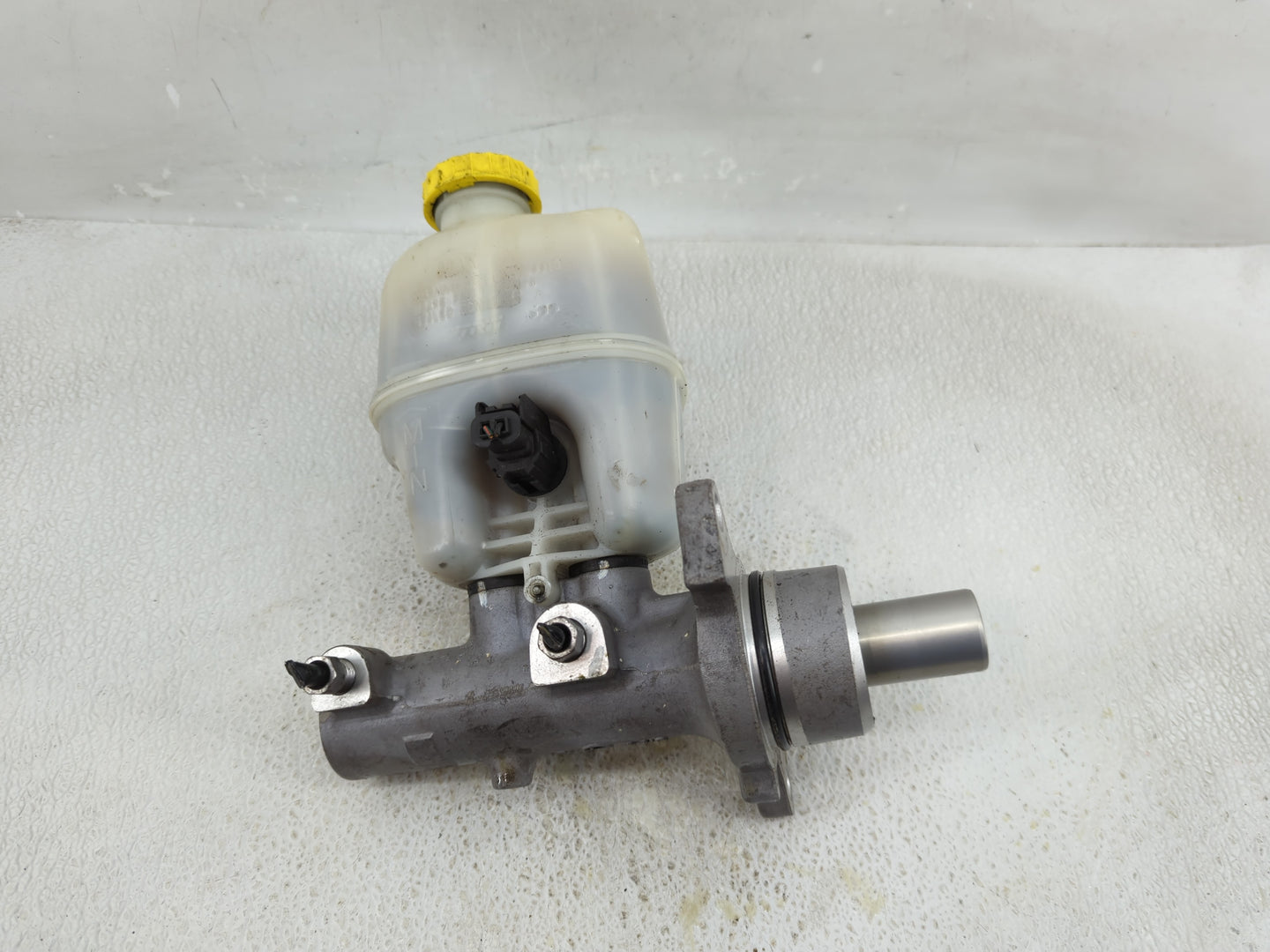 2007-2008 Dodge Ram 1500 Brake Master Cylinder - Oemusedautoparts1.com