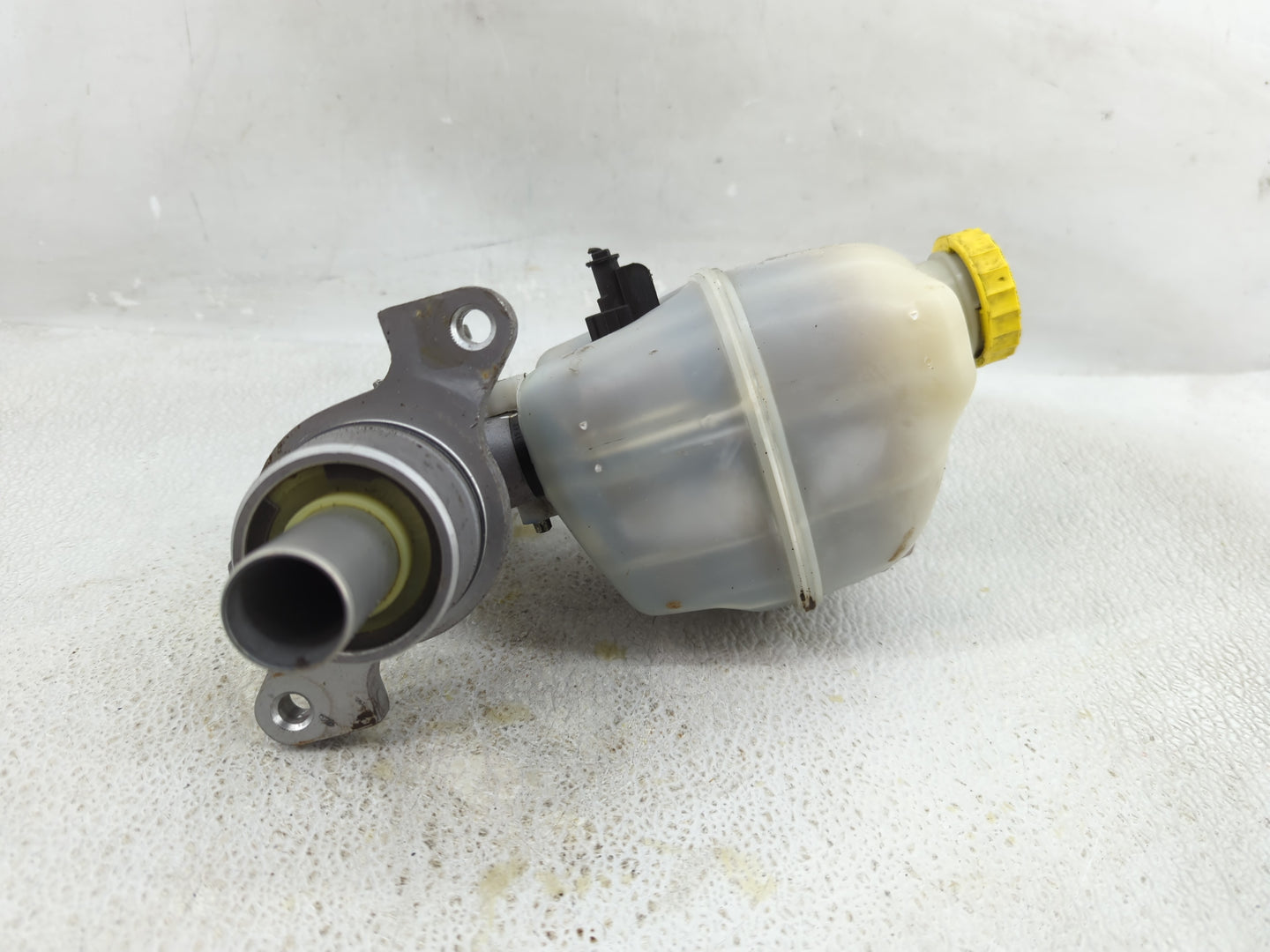 2007-2008 Dodge Ram 1500 Brake Master Cylinder - Oemusedautoparts1.com