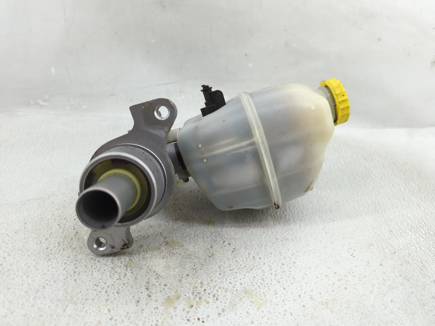2007-2008 Dodge Ram 1500 Brake Master Cylinder - Oemusedautoparts1.com