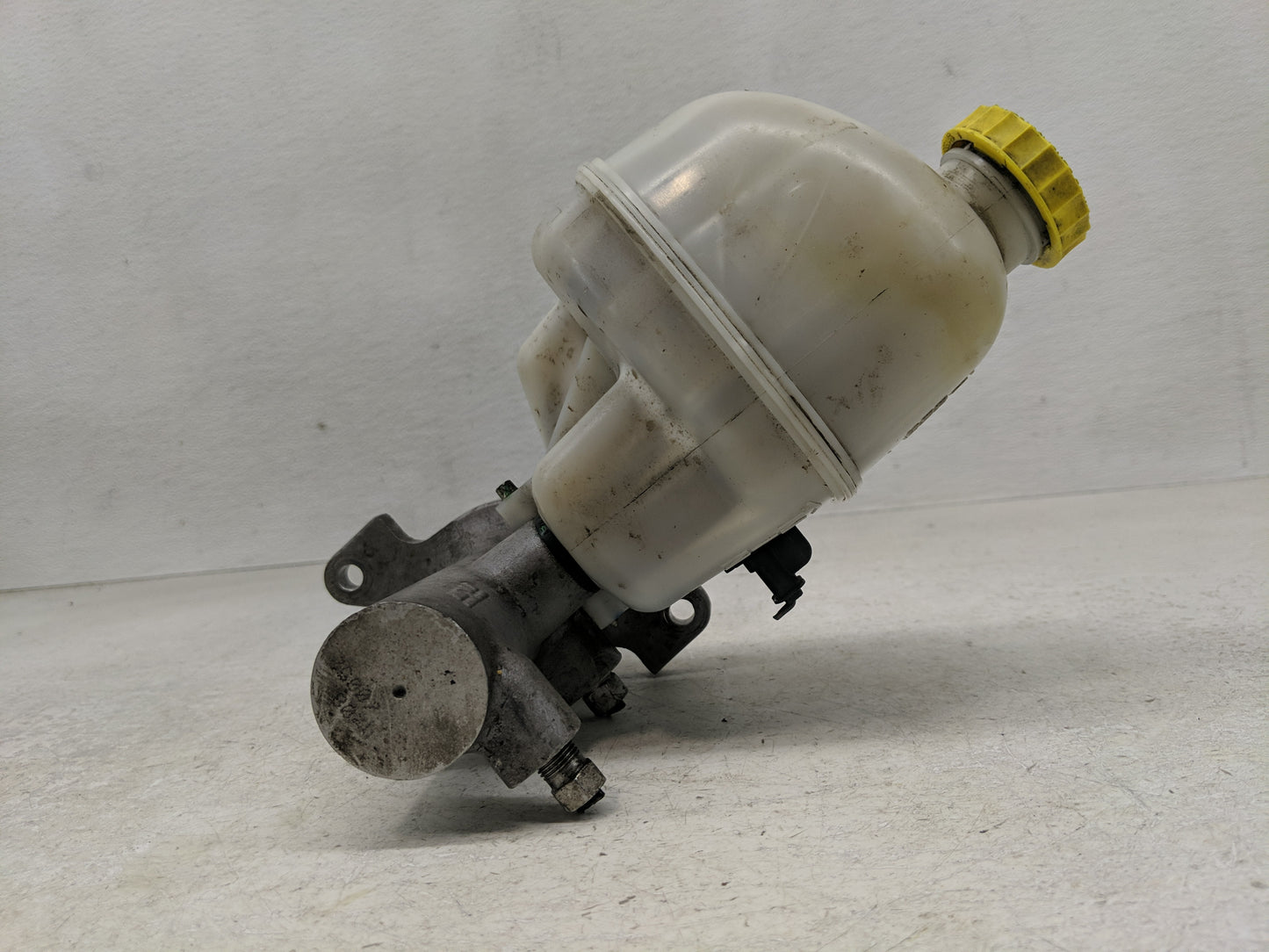 2007-2008 Dodge Ram 1500 Brake Master Cylinder - Oemusedautoparts1.com