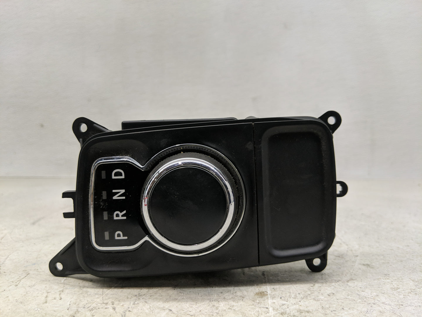 2013 Dodge Ram 1500 Floor Console Assembly Shifter - Oemusedautoparts1.com
