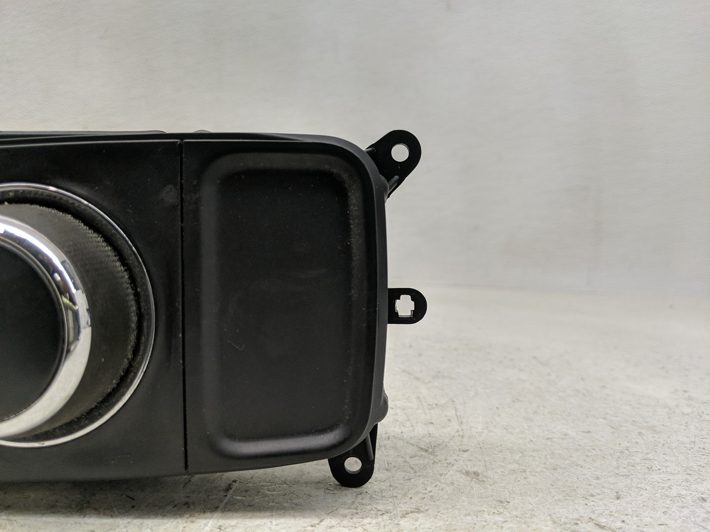 2013 Dodge Ram 1500 Floor Console Assembly Shifter - Oemusedautoparts1.com