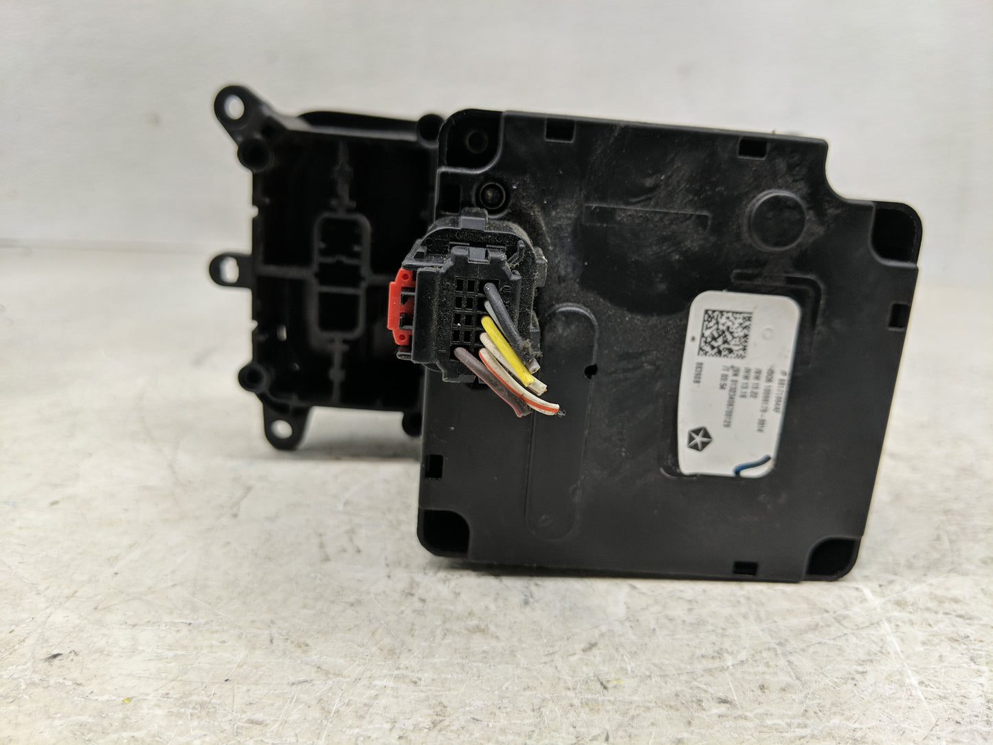 2013 Dodge Ram 1500 Floor Console Assembly Shifter - Oemusedautoparts1.com