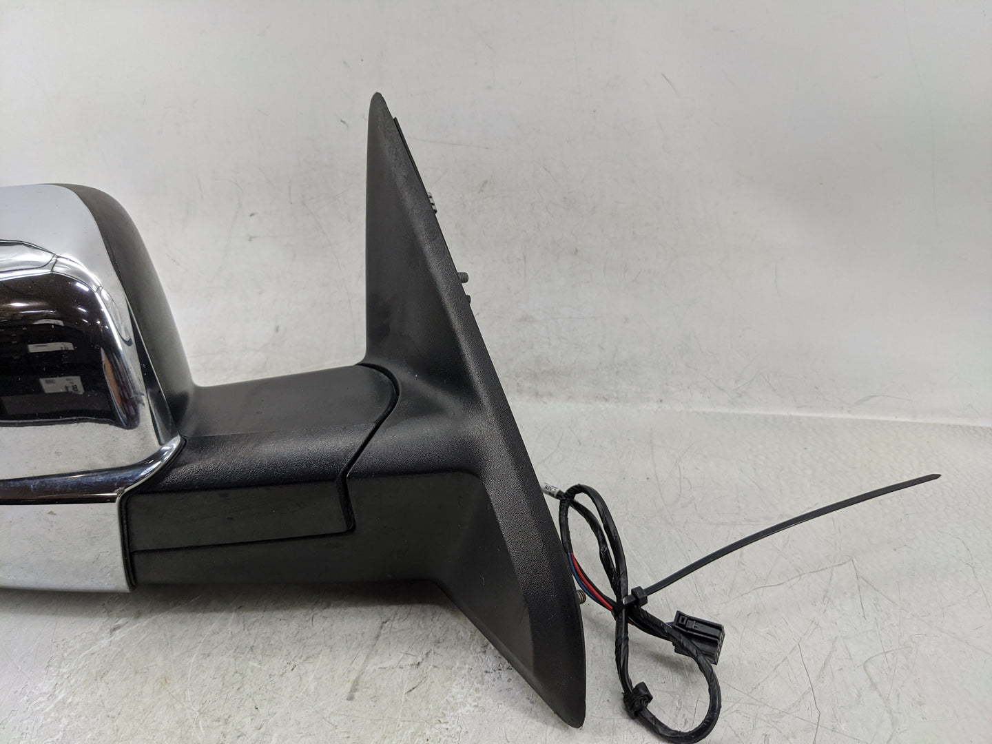 2013 Dodge Ram 1500 Passenger Side View Mirror - Right Door Mirror OEM Used - Oemusedautoparts1.com
