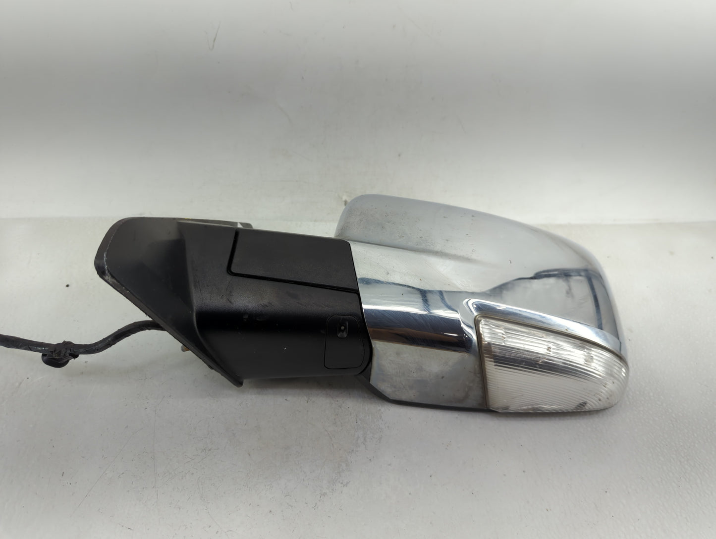 2013 Dodge Ram 1500 Driver Side View Mirror - Left Door Mirror OEM Used - Oemusedautoparts1.com