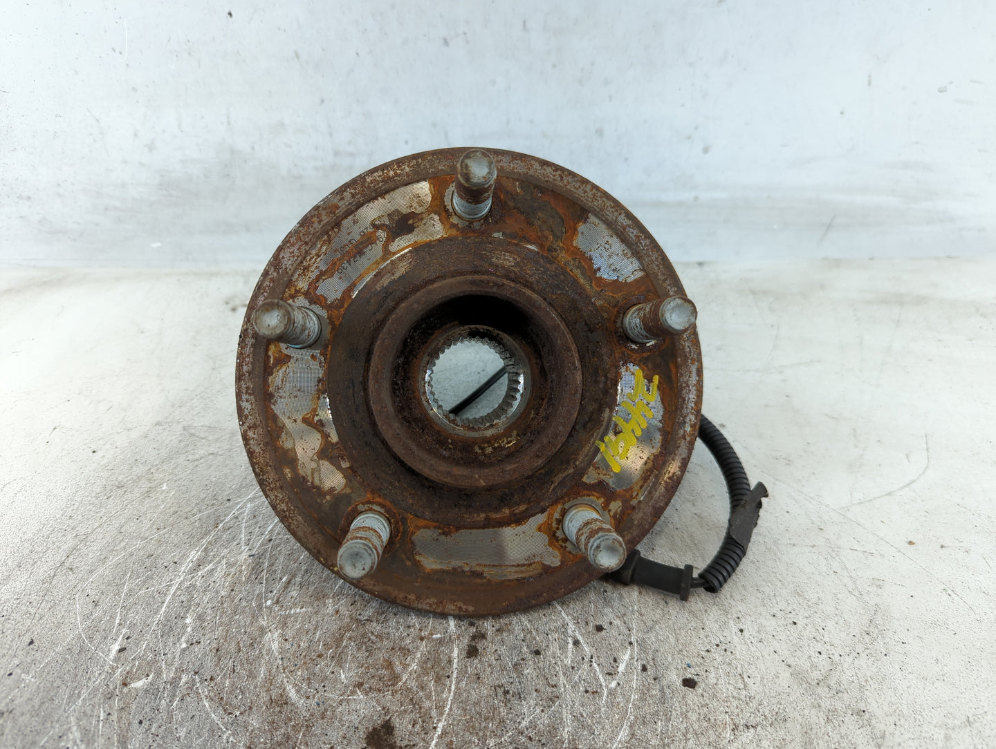 2013 Ram 1500 WHEEL HUB - Oemusedautoparts1.com