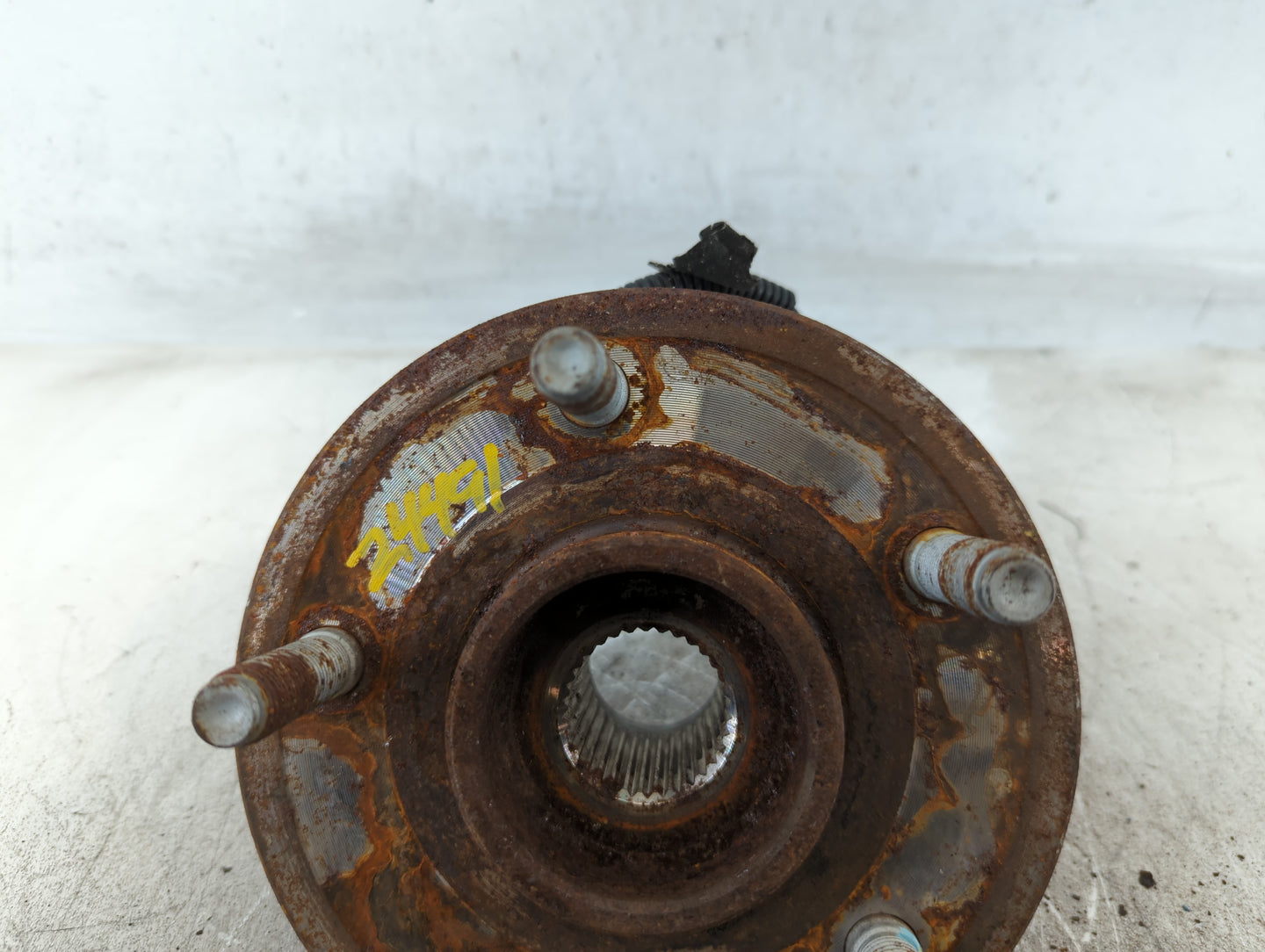 2013 Ram 1500 WHEEL HUB - Oemusedautoparts1.com