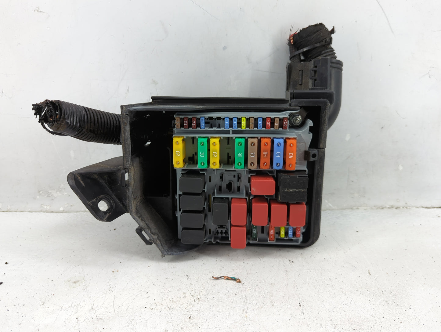 2012-2017 Fiat 500 Fusebox Fuse Box Panel Relay Module P/N:53100999 Fits Fits 2012 2013 2014 2015 2016 2017 OEM Used Auto Pa