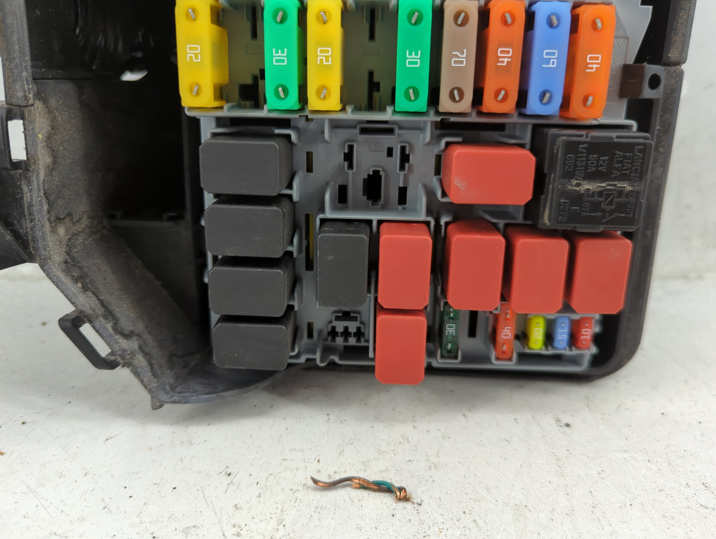 2012-2017 Fiat 500 Fusebox Fuse Box Panel Relay Module P/N:53100999 Fits Fits 2012 2013 2014 2015 2016 2017 OEM Used Auto Pa