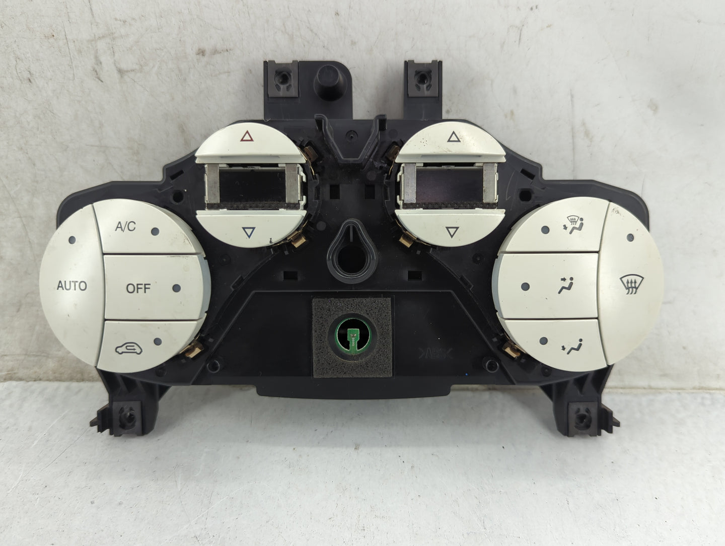 2013-2017 Fiat 500 Climate Control Module Temperature AC/Heater Replacement P/N:P1VH54LW9AF 05400540 Fits OEM Used Auto Part