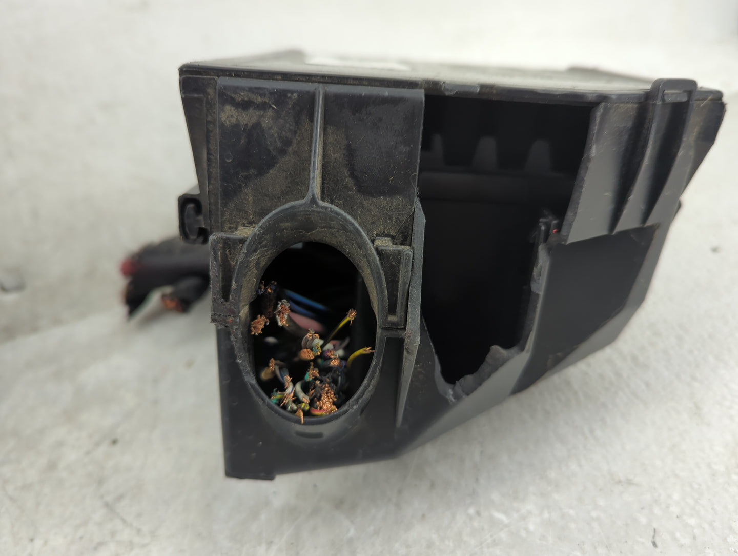 2012-2017 Fiat 500 Fusebox Fuse Box Panel Relay Module Fits Fits 2012 2013 2014 2015 2016 2017 OEM Used Auto Parts - Oemused