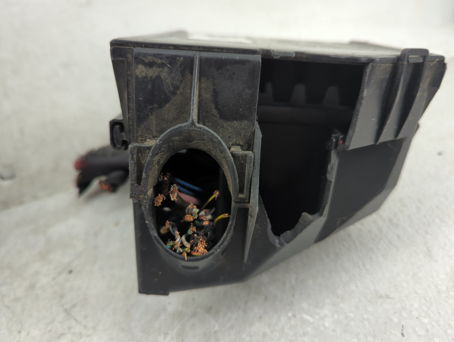 2012-2017 Fiat 500 Fusebox Fuse Box Panel Relay Module Fits Fits 2012 2013 2014 2015 2016 2017 OEM Used Auto Parts - Oemused
