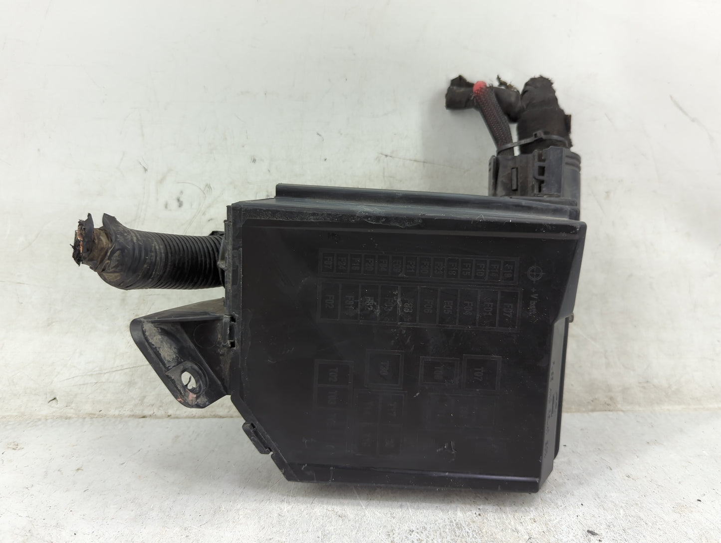 2013 Fiat 500 Fusebox Fuse Box Panel Relay Module Fits OEM Used Auto Parts - Oemusedautoparts1.com