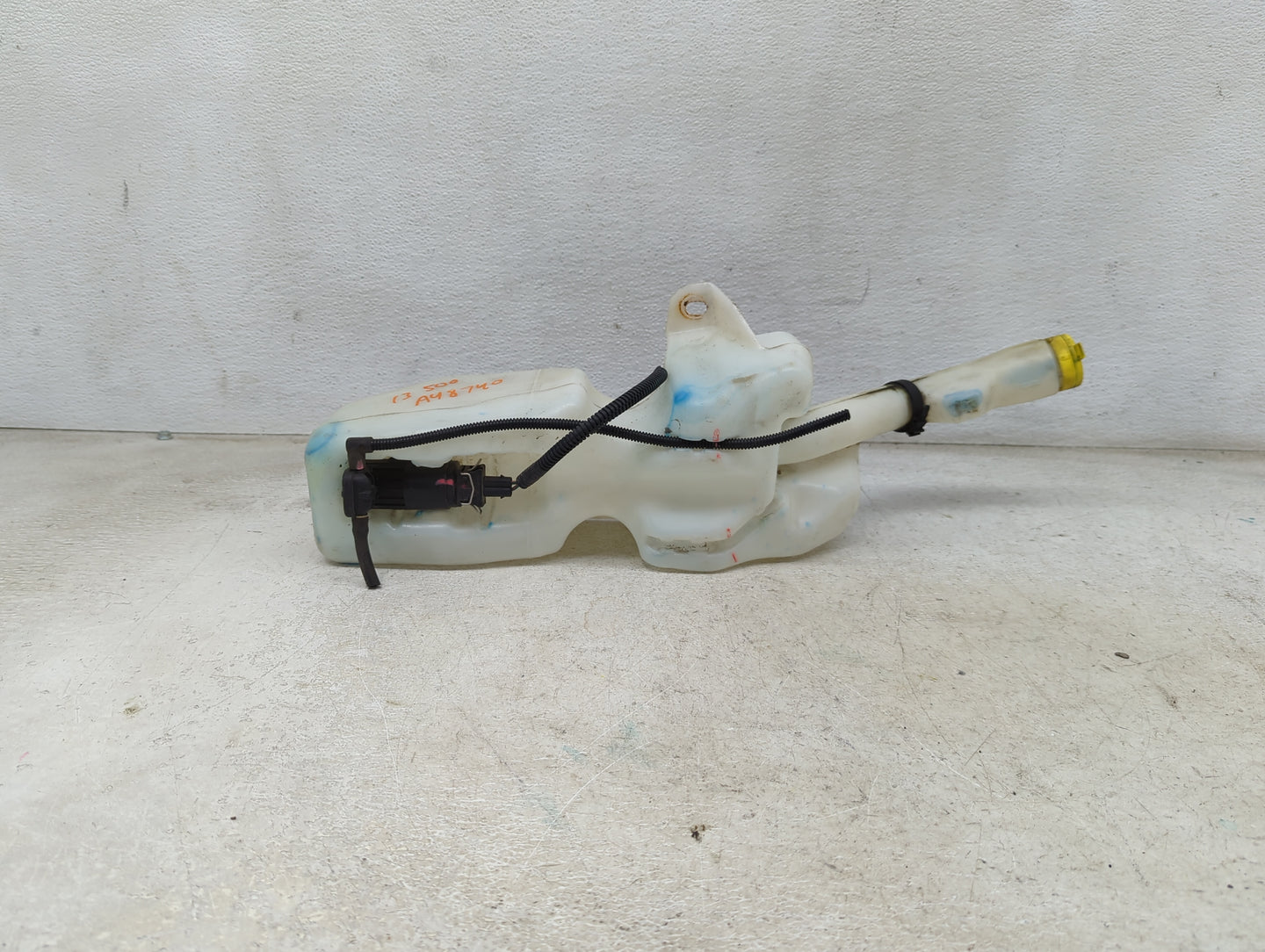 2012-2017 Fiat 500 Windshield Washer Fluid Reservoir Bottle Oem 1473998 - Oemusedautoparts1.com