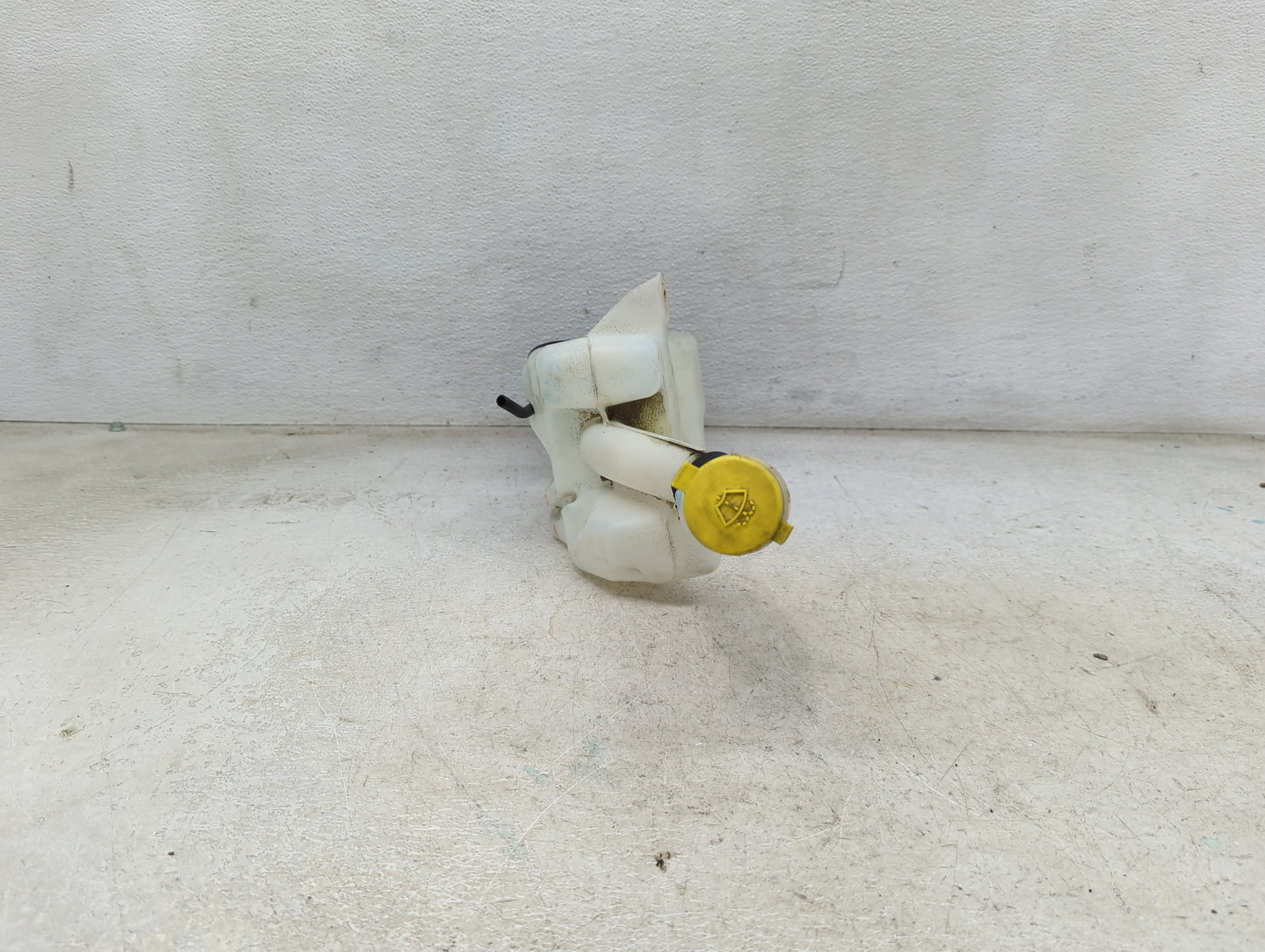 2012-2017 Fiat 500 Windshield Washer Fluid Reservoir Bottle Oem 1473998 - Oemusedautoparts1.com