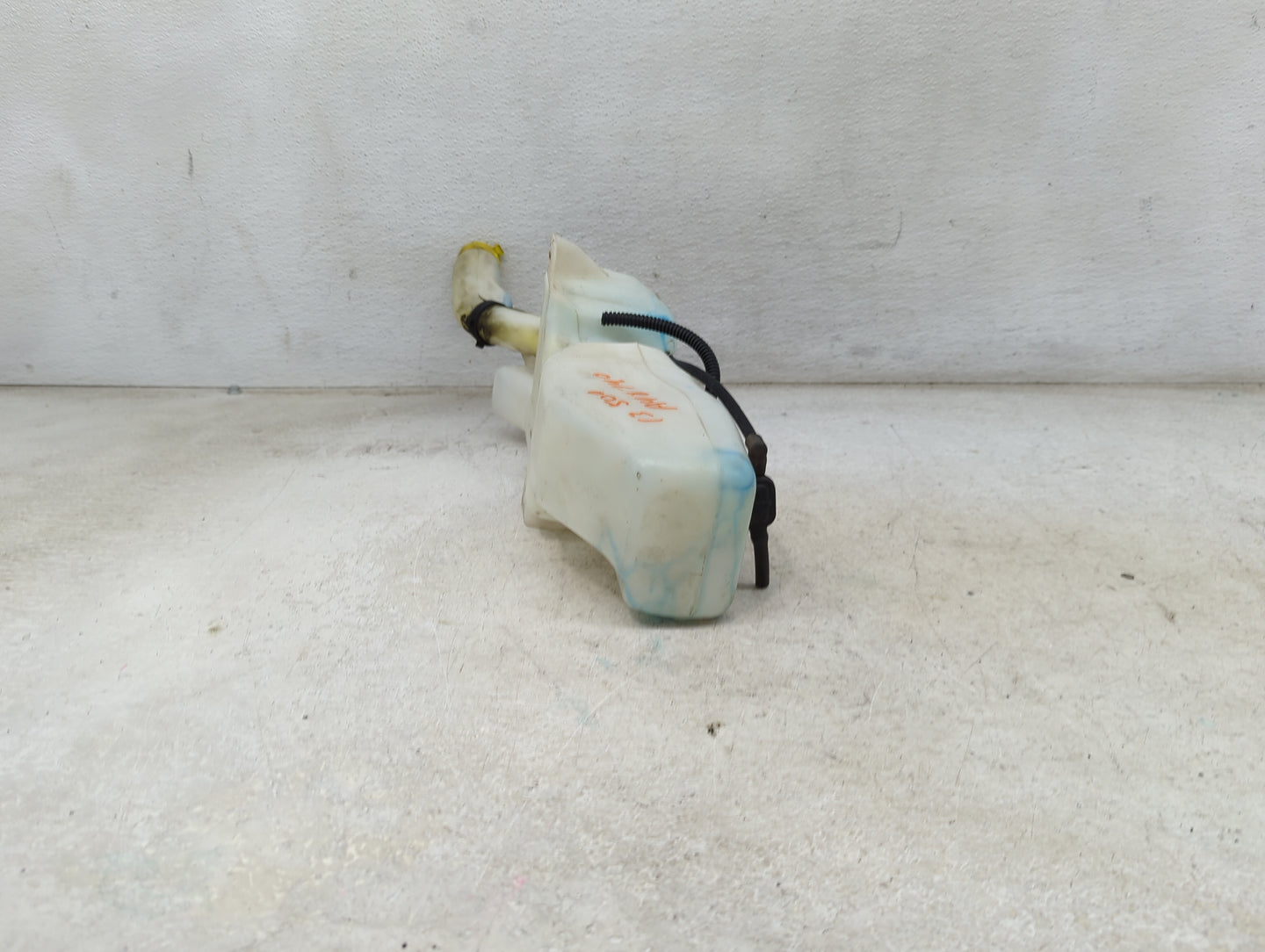 2012-2017 Fiat 500 Windshield Washer Fluid Reservoir Bottle Oem 1473998 - Oemusedautoparts1.com