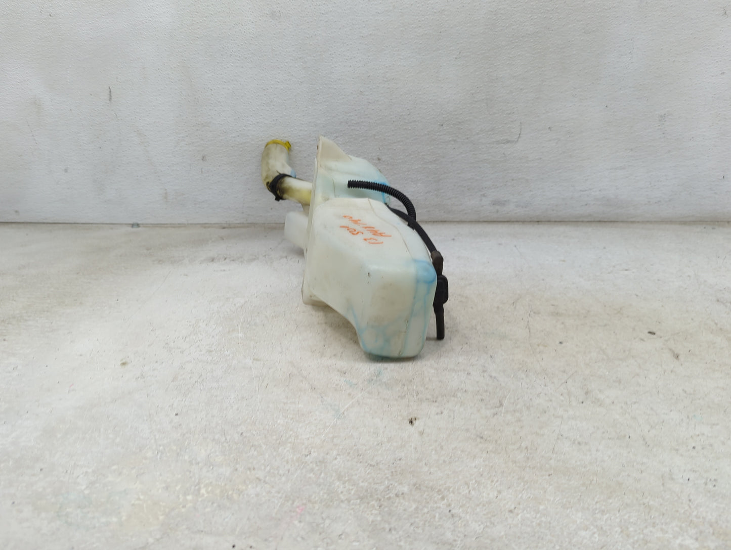 2012-2017 Fiat 500 Windshield Washer Fluid Reservoir Bottle Oem 1473998 - Oemusedautoparts1.com