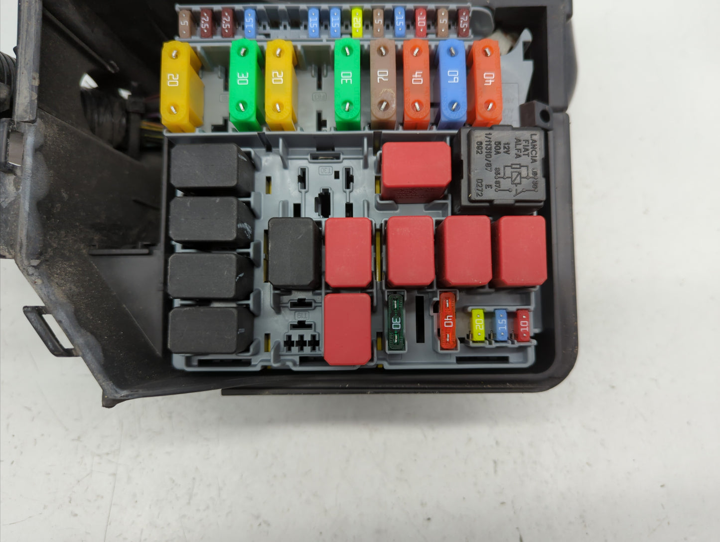 2012-2017 Fiat 500 Fusebox Fuse Box Panel Relay Module P/N:68184343AC Fits Fits 2012 2013 2014 2015 2016 2017 OEM Used Auto 