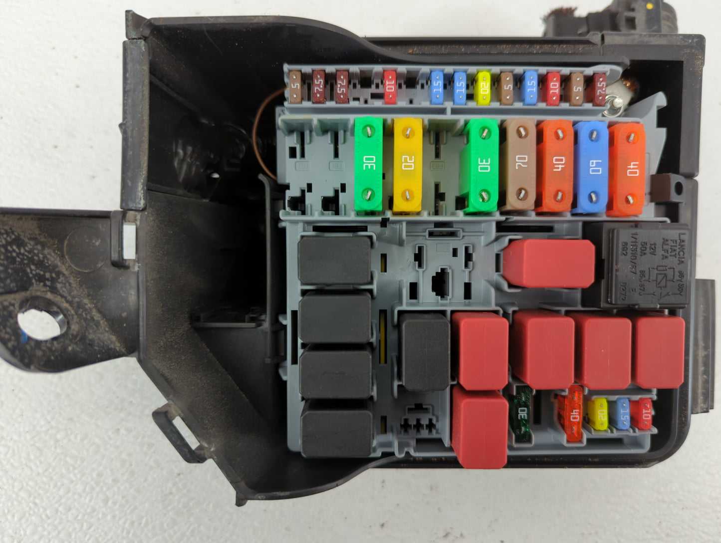 2012-2017 Fiat 500 Fusebox Fuse Box Panel Relay Module Fits Fits 2012 2013 2014 2015 2016 2017 OEM Used Auto Parts - Oemused