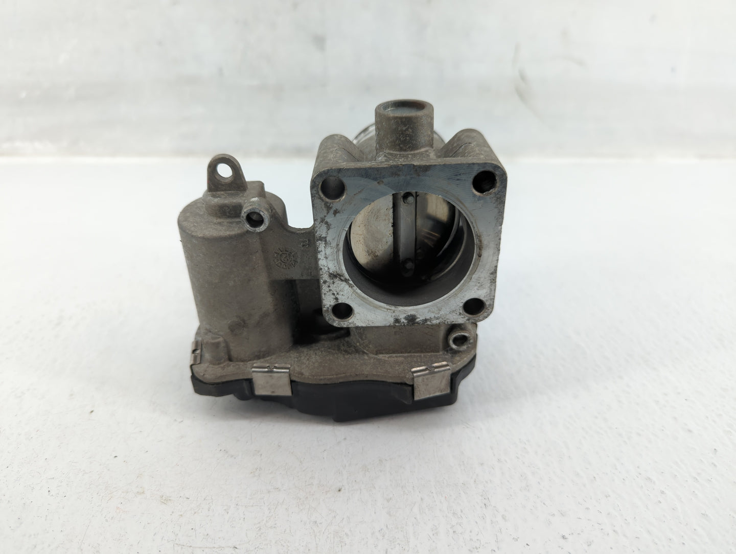 2013-2017 Fiat 500 Throttle Body P/N:04892945AA Fits Fits 2013 2014 2015 2016 2017 OEM Used Auto Parts - Oemusedautoparts1.c