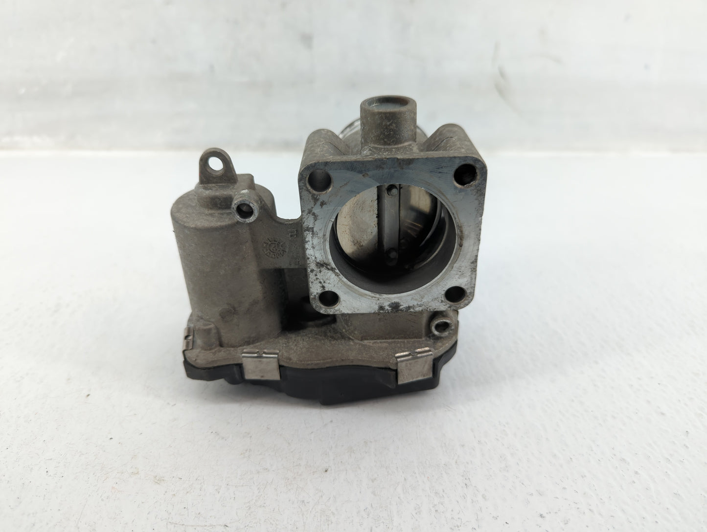 2013-2017 Fiat 500 Throttle Body P/N:04892945AA Fits Fits 2013 2014 2015 2016 2017 OEM Used Auto Parts - Oemusedautoparts1.c