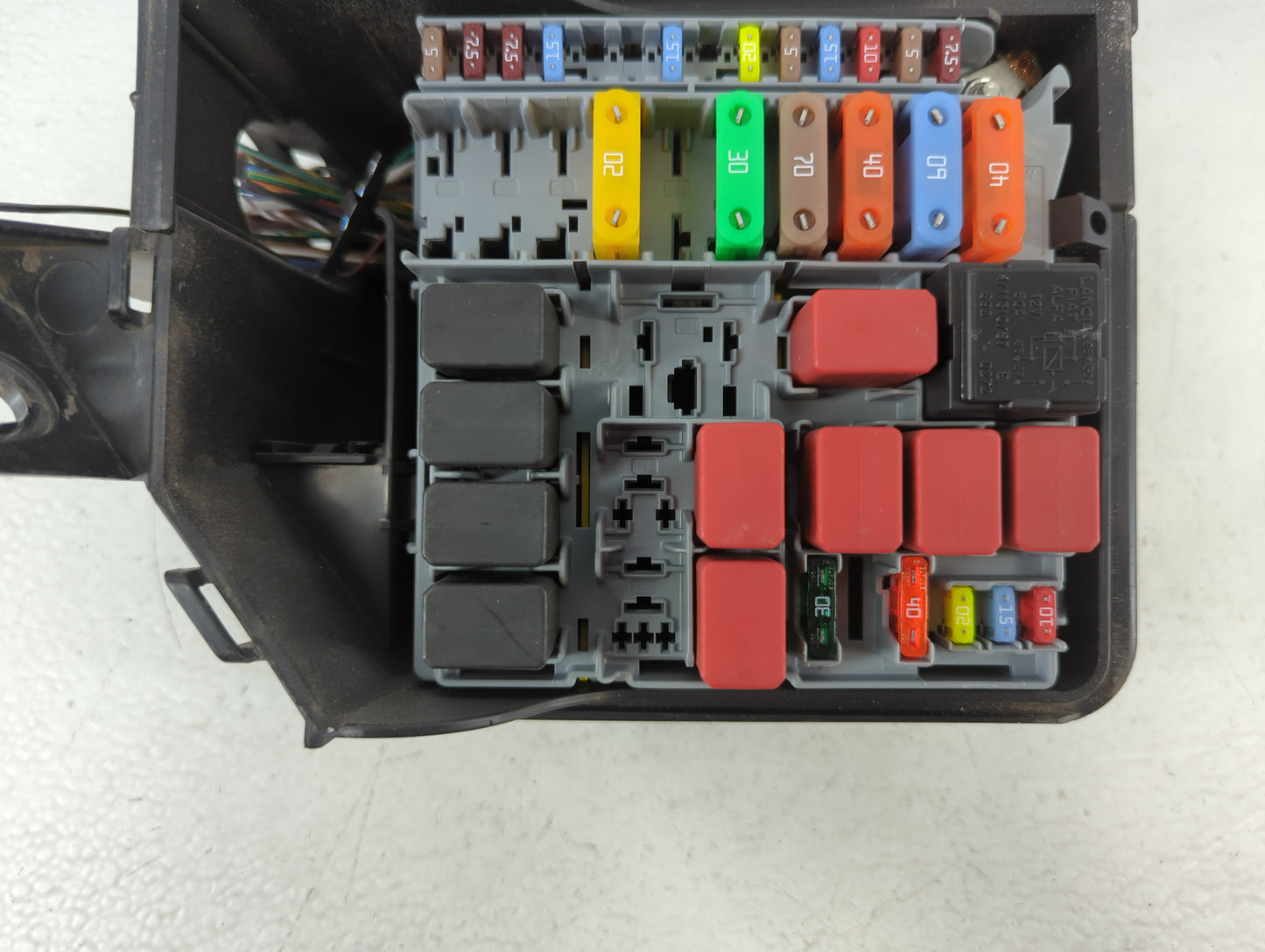 2012-2017 Fiat 500 Fusebox Fuse Box Panel Relay Module P/N:53100999 Fits Fits 2012 2013 2014 2015 2016 2017 OEM Used Auto Pa