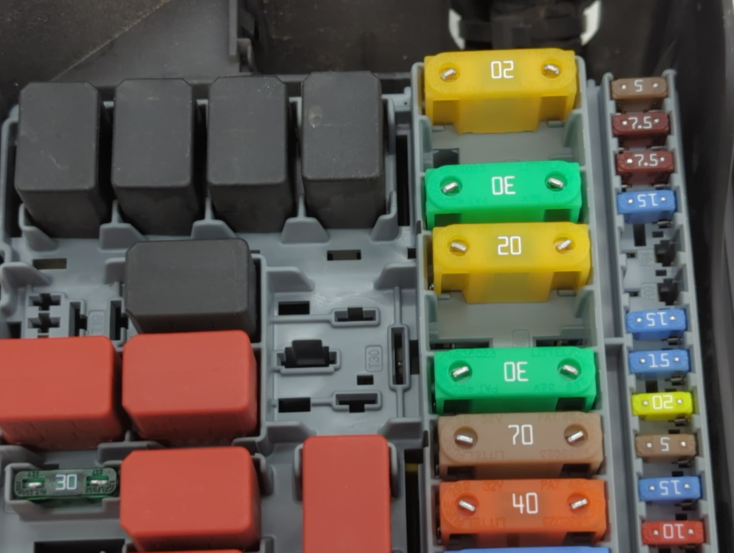 2012-2017 Fiat 500 Fusebox Fuse Box Panel Relay Module P/N:53100999 Fits Fits 2012 2013 2014 2015 2016 2017 OEM Used Auto Pa