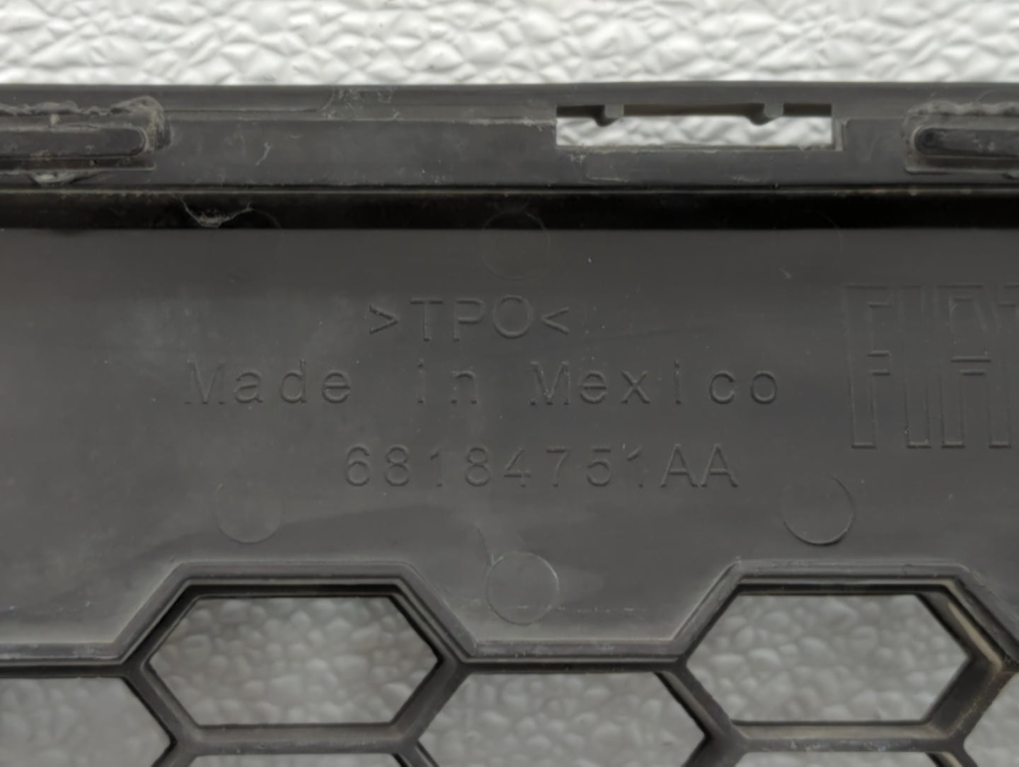 2012-2017 Fiat 500 Front Grille Bumper Not Included - Oemusedautoparts1.com