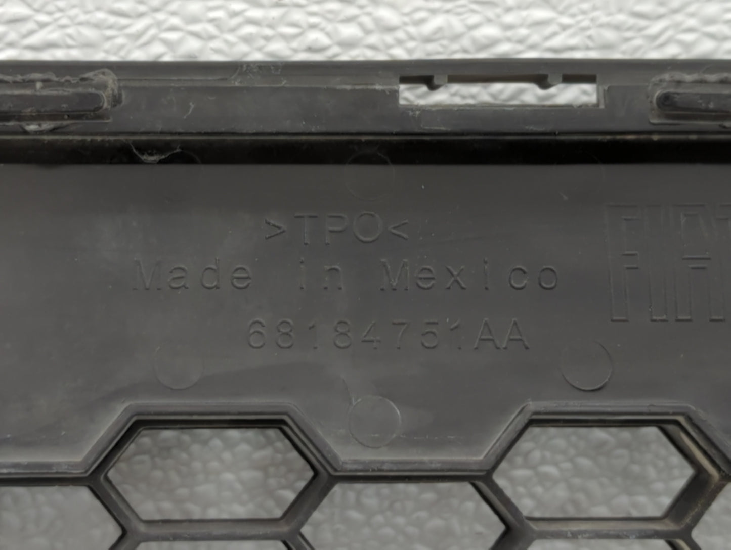 2012-2017 Fiat 500 Front Grille Bumper Not Included - Oemusedautoparts1.com
