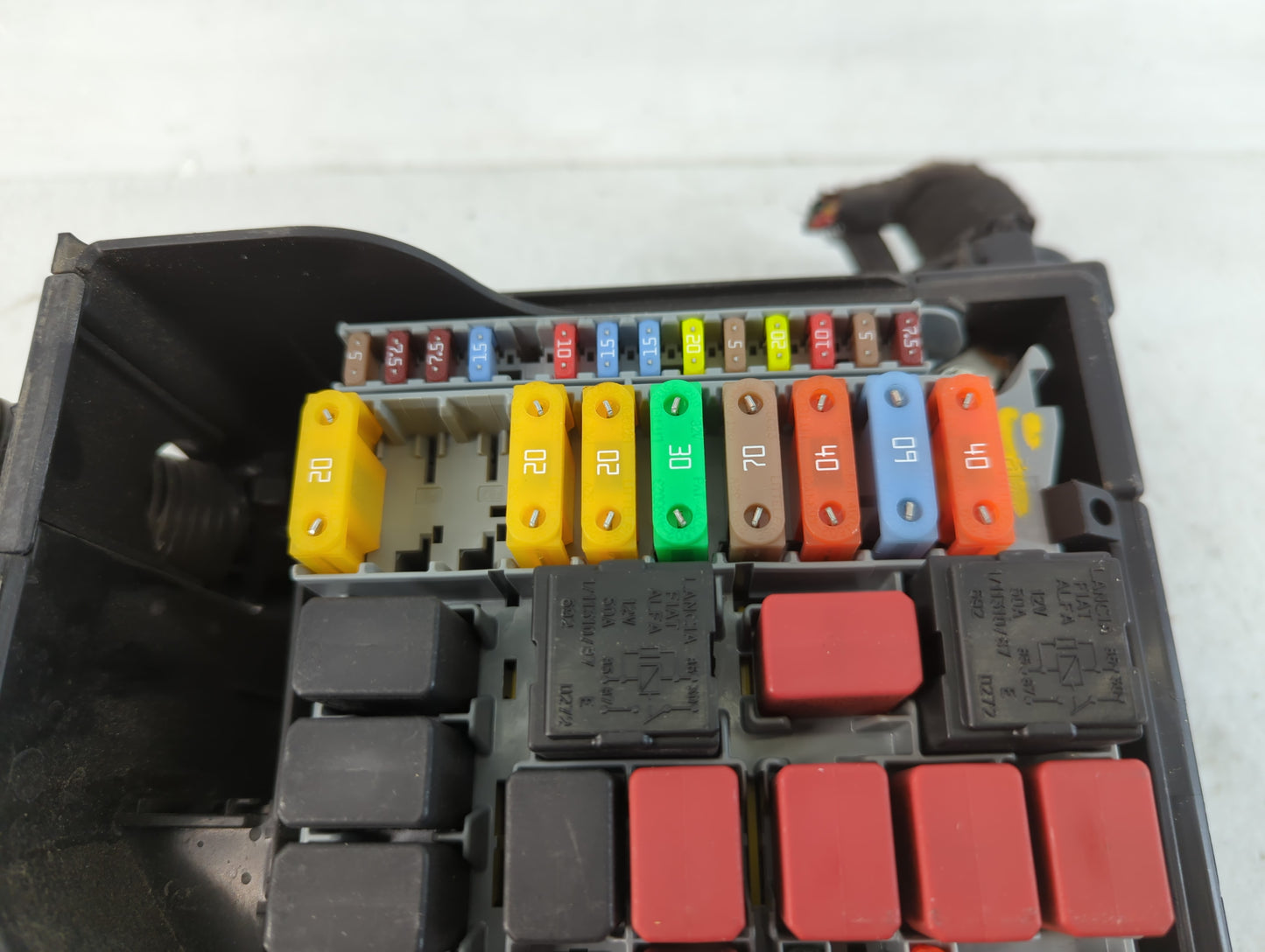 2012-2017 Fiat 500 Fusebox Fuse Box Panel Relay Module Fits Fits 2012 2013 2014 2015 2016 2017 OEM Used Auto Parts - Oemused