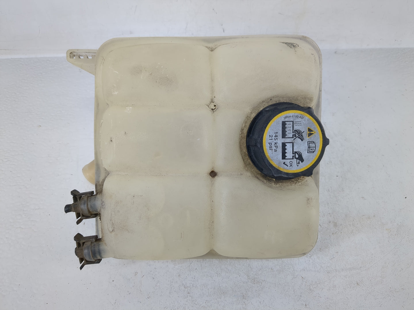2013 Ford C-max Windshield Washer Fluid Reservoir Bottle Oem - Oemusedautoparts1.com