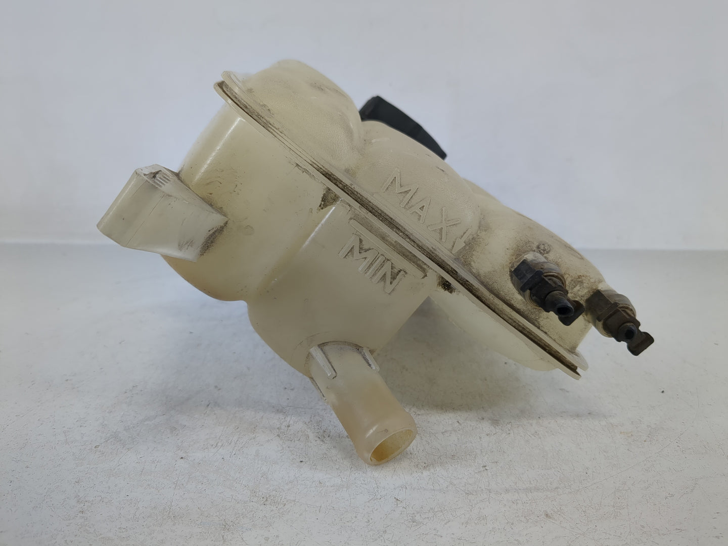 2013 Ford C-max Windshield Washer Fluid Reservoir Bottle Oem - Oemusedautoparts1.com