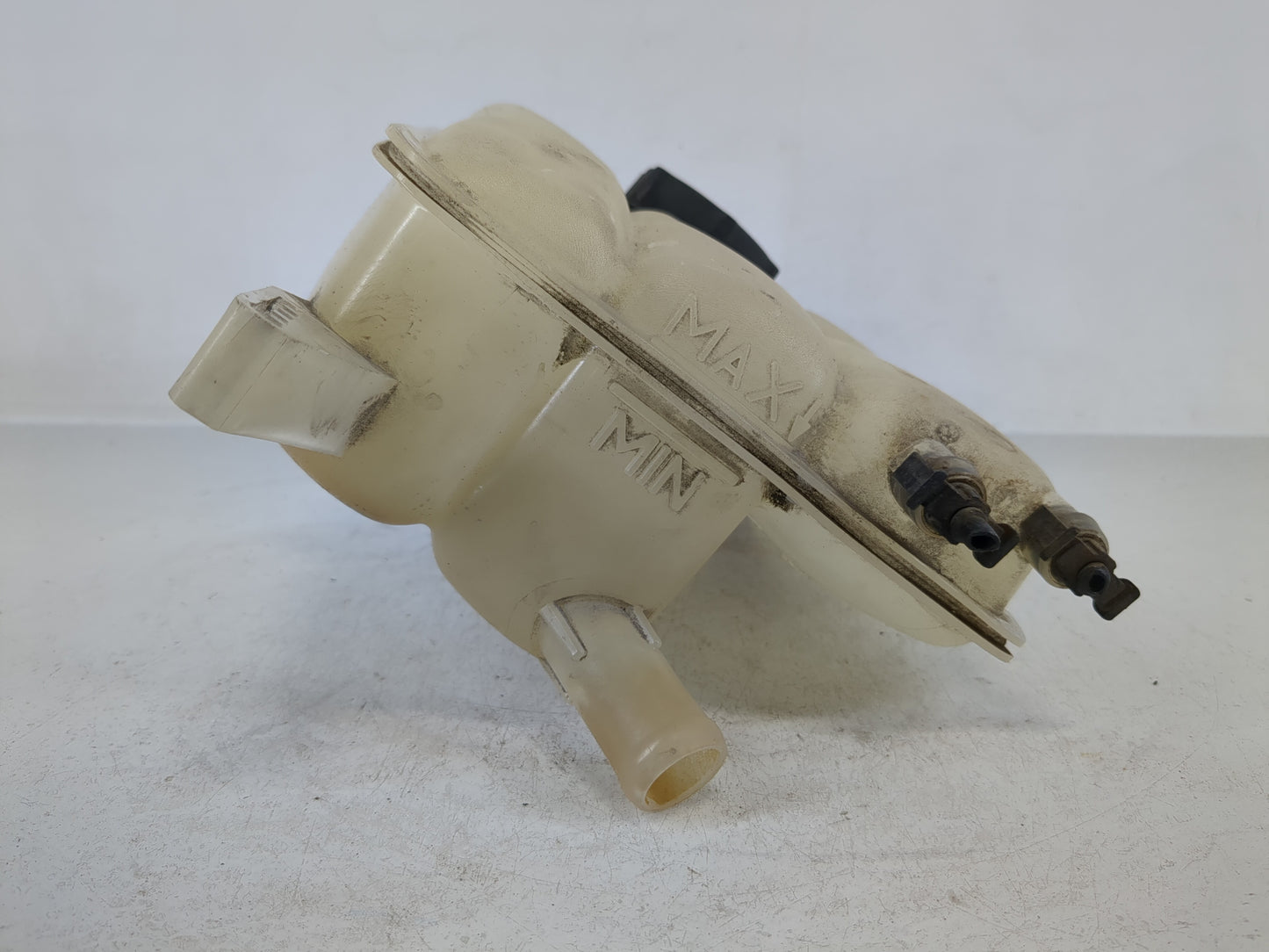 2013 Ford C-max Windshield Washer Fluid Reservoir Bottle Oem - Oemusedautoparts1.com