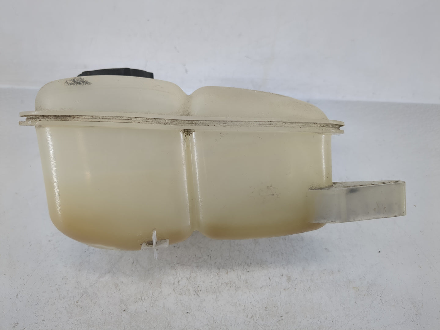 2013 Ford C-max Windshield Washer Fluid Reservoir Bottle Oem - Oemusedautoparts1.com