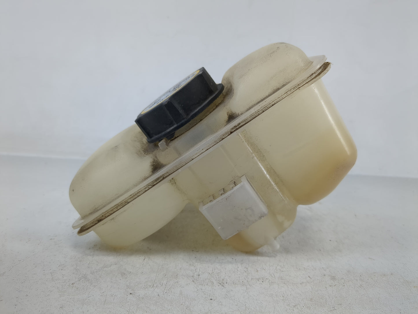 2013 Ford C-max Windshield Washer Fluid Reservoir Bottle Oem - Oemusedautoparts1.com